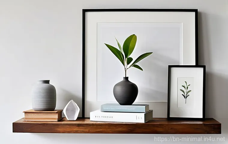 미니멀라이프 인테리어 - **Prompt:** A cleverly designed small studio apartment, showcasing multi-functional furniture and op...
